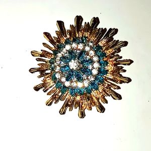 Vintage star pin gold tone with cubic zirconia